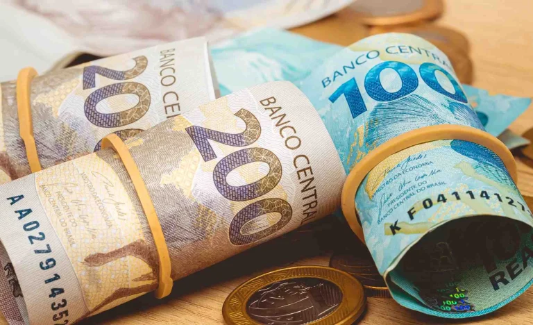 Arrecadação Federal Recorde em Fevereiro: R$ 222 Bilhões, Maior Resultado Desde 2011 Impulsionado por Setores Chave