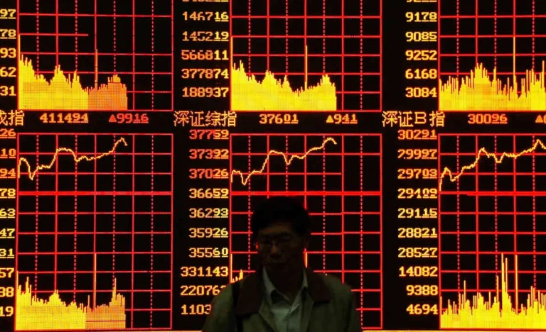 Bolsas disparam com anúncio de cessar-fogo entre EUA e Irã; Ibovespa em dólar supera 1% em dia de cautela